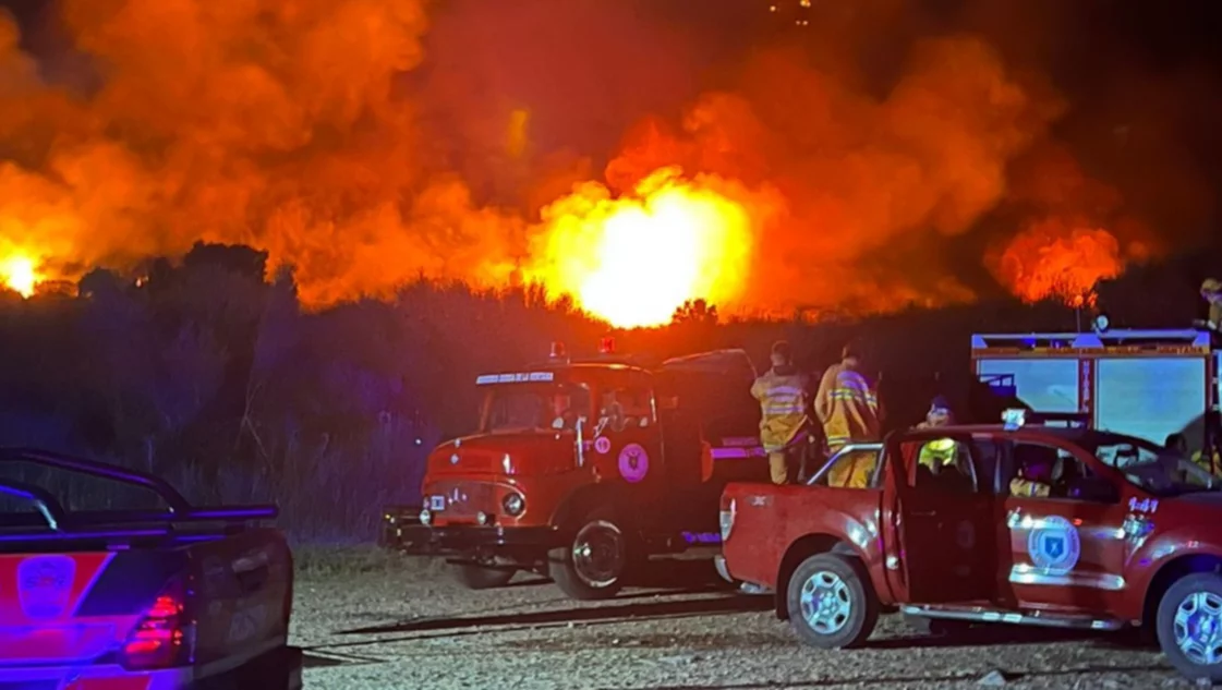 Incendio en el Abra de la Ventana: cortan la ruta 76