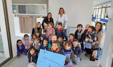 Alumnos del Jardín Cumelén visitaron el Materno Infantil