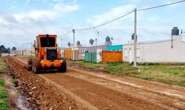 Mantenimiento y nivelación de calles en varios sectores del distrito