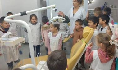 Alumnos de la Escuela N°11 visitaron el Materno Infantil