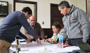 Ricardo Moccero firmó el convenio para avanzar con más cuadras de pavimento en todo el distrito