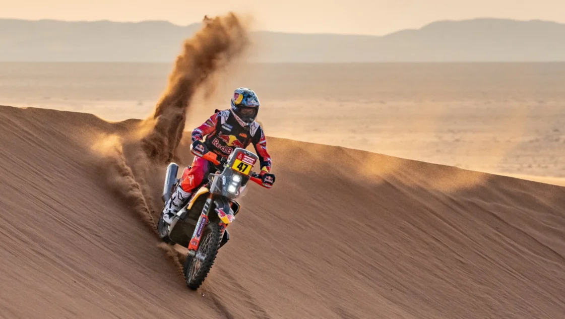 Kevin Benavides heredó el triunfo en la tercera etapa y se pone en carrera