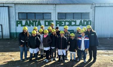 Alumnos de la Escuela Especial recorrieron la planta de reciclado