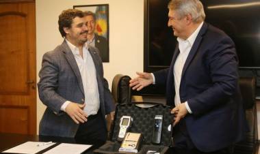 Mauro Moccero mantuvo reuniones con el titular de IOMA y firmó un convenio en el ministerio de Transporte bonaerense