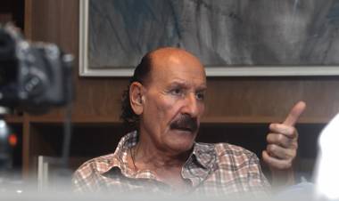 "Menem habló en el Capitolio, Milei va a Estados Unidos a pedir autógrafos"