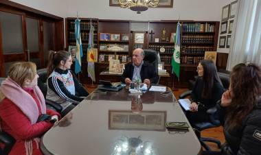 El Intendente recibió a las representantes locales del Coro Municipal de Lengua de Señas