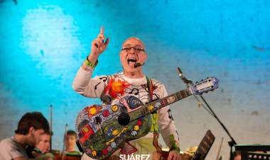 La Orquesta Escuela de Coronel Suárez celebró el mes de las Niñeces junto a Hugo Figueras