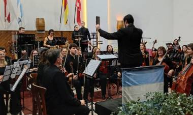 La música argentina brilló en el concierto sinfónico de la EMMCoS