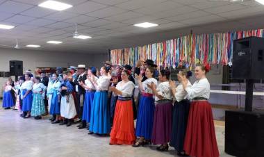 El festival folclórico del Hogar de Ancianos Domingo Goñi fue un éxito