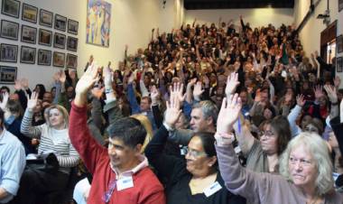 EL CONGRESO DE LA FEB DEFINIÓ 48 HORAS DE PARO EN RECHAZO A LA ÚLTIMA PROPUESTA SALARIAL