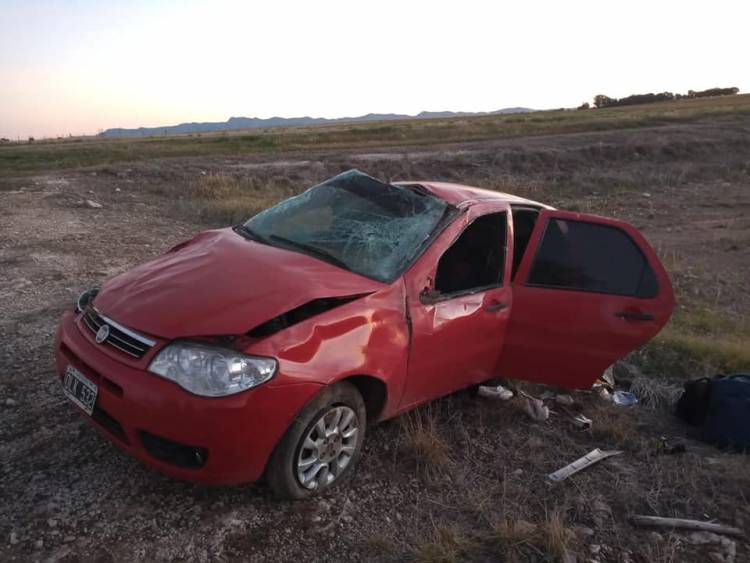 Se produjo un vuelco entre Cura Malal y Arroyo Corto, felizmente sin consecuencias graves.