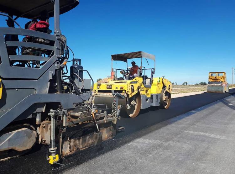 Finalización del montaje de vigas en el puente del Km 18 entre Tornquist y Bahía Blanca de la Ruta Nacional 33.