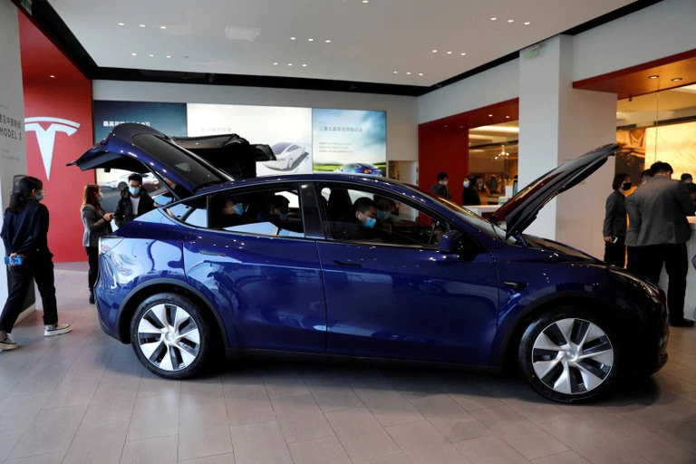 Tesla utilizará la cámara interior para monitorear al conductor en el modo autónomo Autopilot