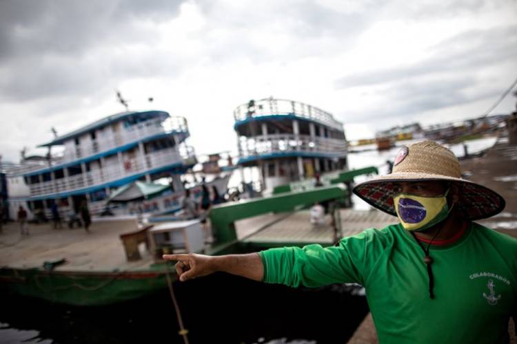 La falta de distancia social hizo explotar los casos de la nueva cepa Manaos en Brasil