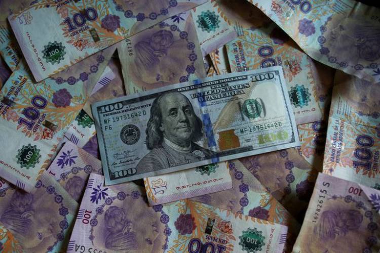 Contener la suba del dólar le cuesta USD 15 millones por día al Banco Central
