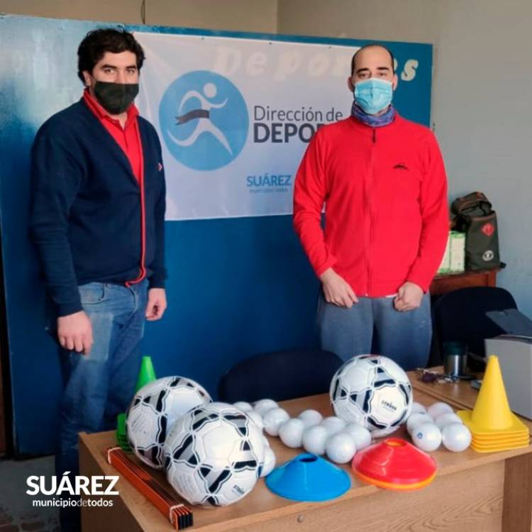 Entrega de material deportivo a clubes del distrito⠀