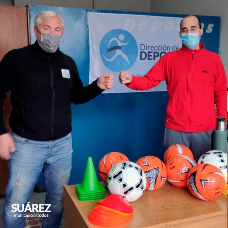 Entrega de material deportivo a clubes del distrito⠀