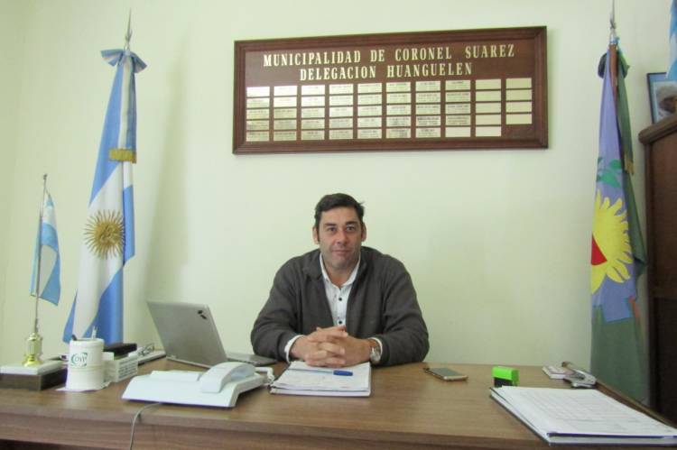 El delegado Municipal Ariel Alvarez, en diálogo con Miguel Menchi por FM Suarense