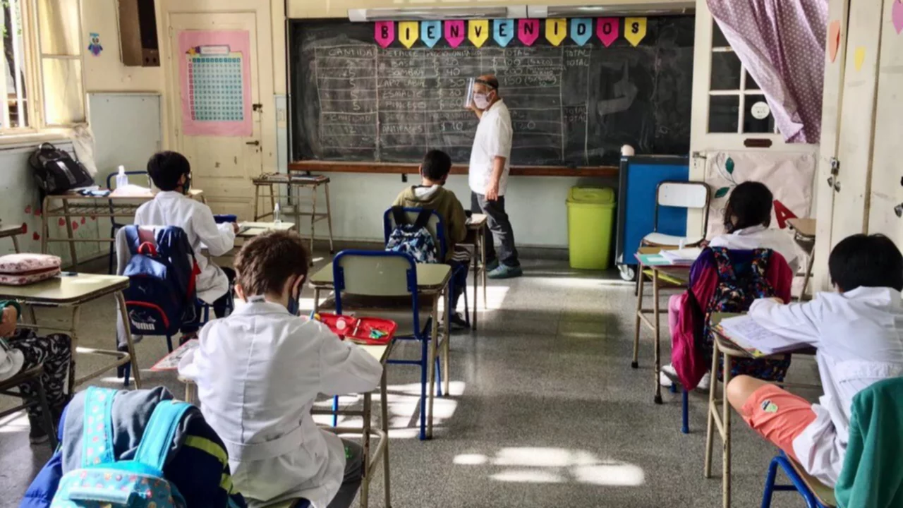 Tornquist sigue en fase 2, pero vuelven las clases presenciales