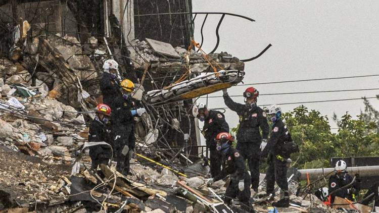 Derrumbe en Miami: encontraron 10 cuerpos y ya son 46 los fallecidos