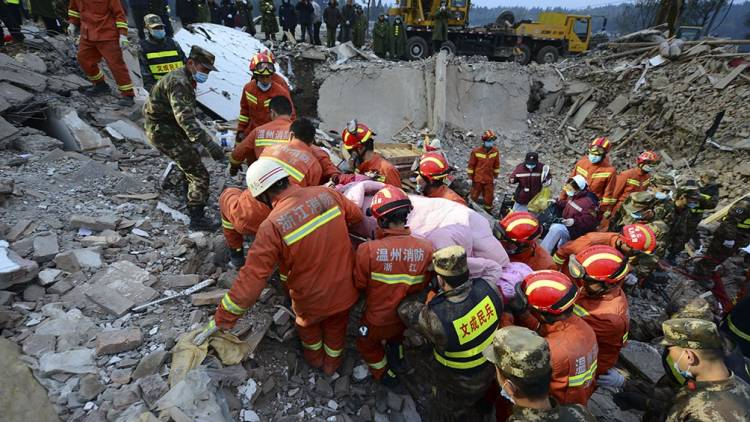 Se derrumbó un hotel en China : un muerto y 10 desaparecidos