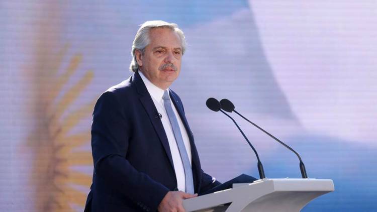 El Presidente anuncia la ampliación de becas a estudiantes universitarios