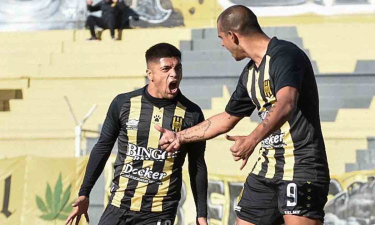 Olimpo le ganó a Estudiantes de San Luis y quedó en lo más alto de la tabla