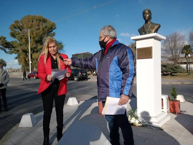 El PJ de Coronel Suárez homenajeó a Evita a 69 años de su muerte.