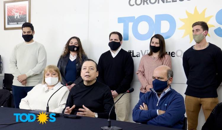 FRENTE DE TODOS: El Intendente Municipal Ricardo Moccero encabezó la presentación de candidatos del Frente de Todos.
