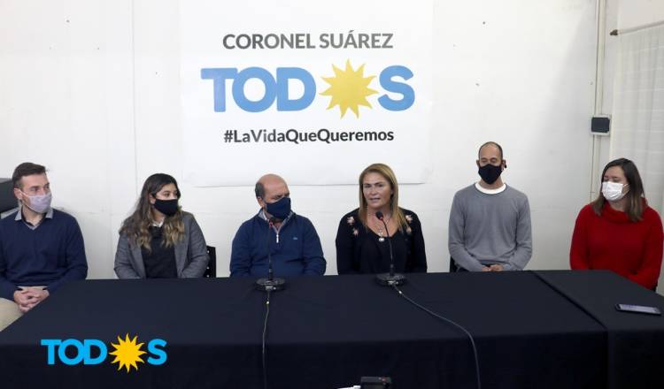 FRENTE DE TODOS: El Intendente Municipal Ricardo Moccero encabezó la presentación de candidatos del Frente de Todos.