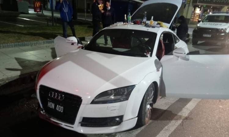 Se negó a soplar la pipeta, forcejeó con policías y fue preso