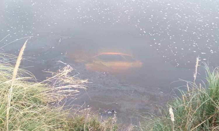 Rally en Claromecó: un auto volcó y cayó al arroyo