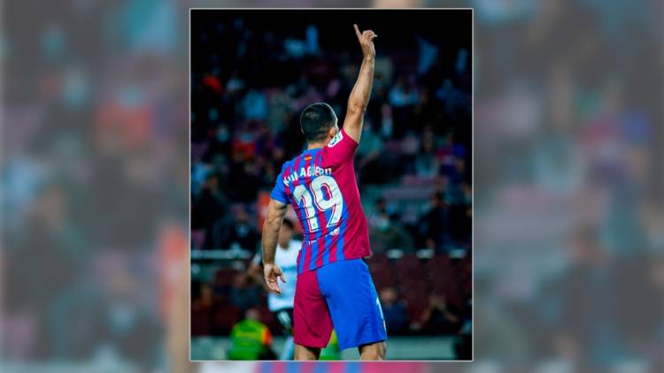 Cuatro meses después de su llegada, Sergio Agüero debutó en el Barcelona