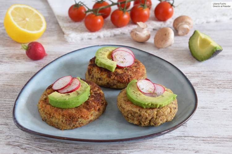 Medallones de garbanzos, setas y almendra: receta vegana para hacer al horno o en la sartén