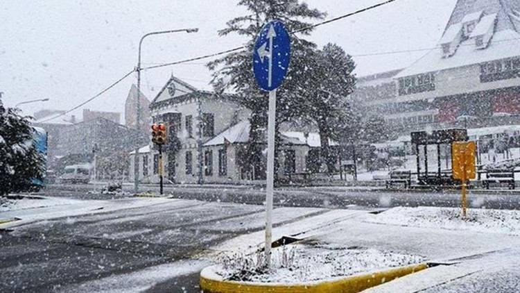 Una nevada cubre de blanco a Ushuaia en plena primavera