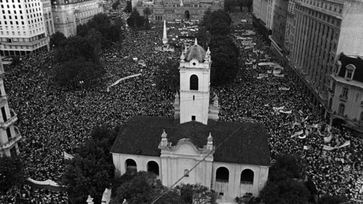 Día del restablecimiento del orden democrático (en Argentina)