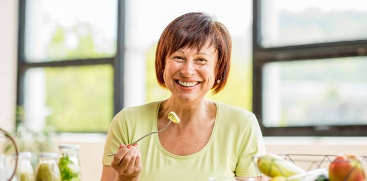 Dieta antinflamatoria: identifican 4 alimentos que pueden contribuir a la salud del cerebro