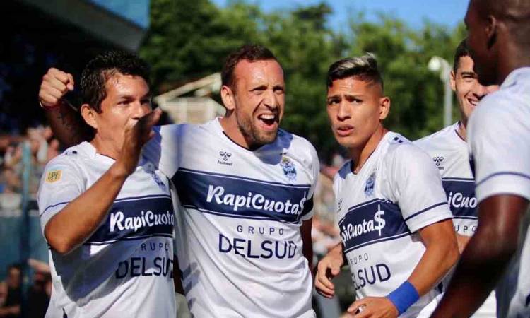 Gimnasia goleó 5-2 a Talleres y River puede ser campeón el jueves