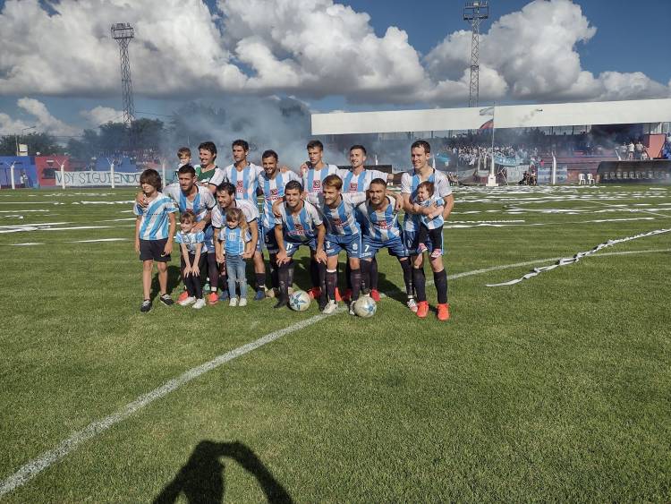 SEMIFINALES DEL FÚTBOL LIGUISTA: BLANCO Y NEGRO Y SAN MARTÍN DE CARHUE FINALISTAS!!!