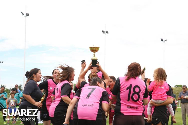 Las Tatanas ganaron el torneo de fútbol femenino "Elizabeth Minig"