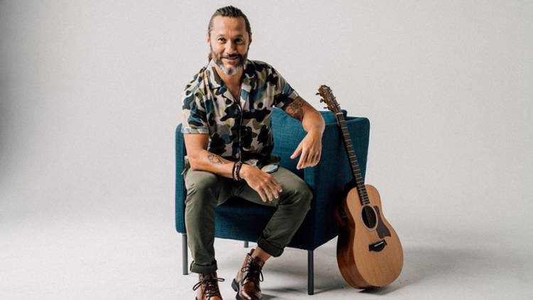 Diego Torres cruza el "Atlántico a pie" para venir a cantar a Argentina