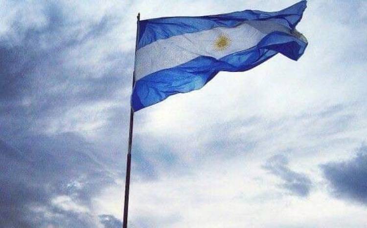 Día en que se iza por primera vez la bandera
