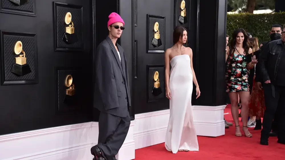 El particular look de Justin Bieber en los Grammys abrió la polémica en redes sociales
