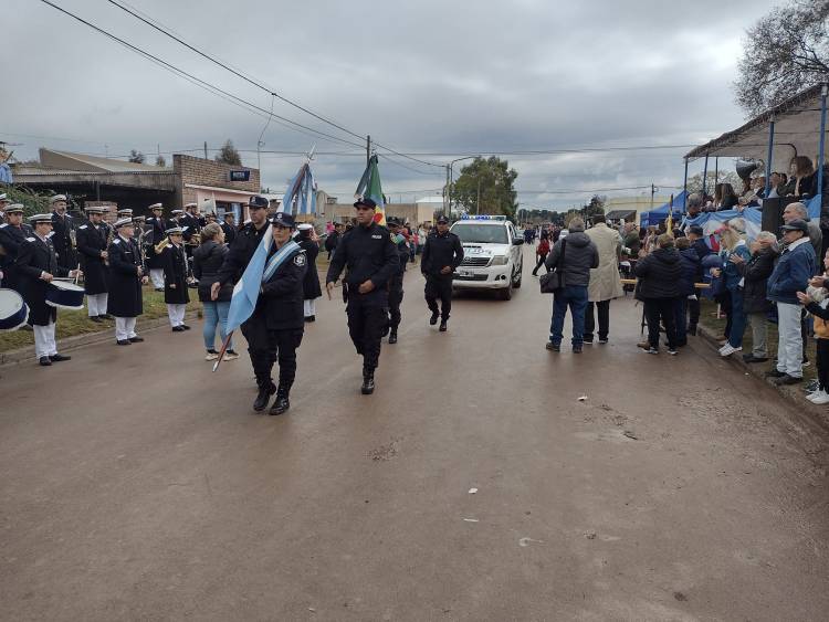 FM Suarense dijo presente en el desfile del 25 de Mayo, en Villa Belgrano
