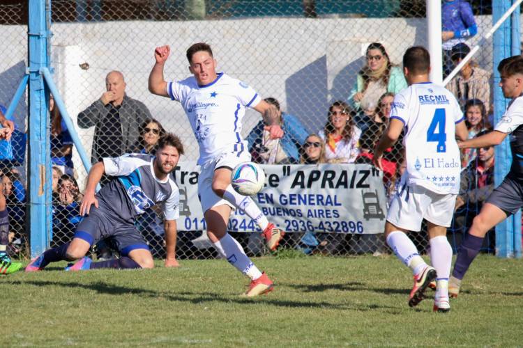 Atl. Huanguelén y Racing a la final del Torneo Apertura