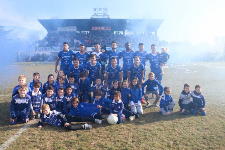 Racing de Carhué GANADOR del Torneo Apertura en primera