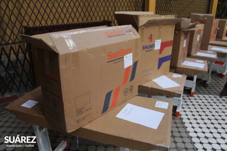 Más de 30 emprendedores recibieron maquinarias, herramientas y materiales para la emergencia social” 