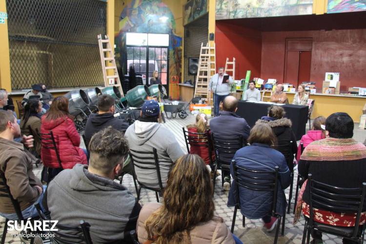 Más de 30 emprendedores recibieron maquinarias, herramientas y materiales para la emergencia social” 