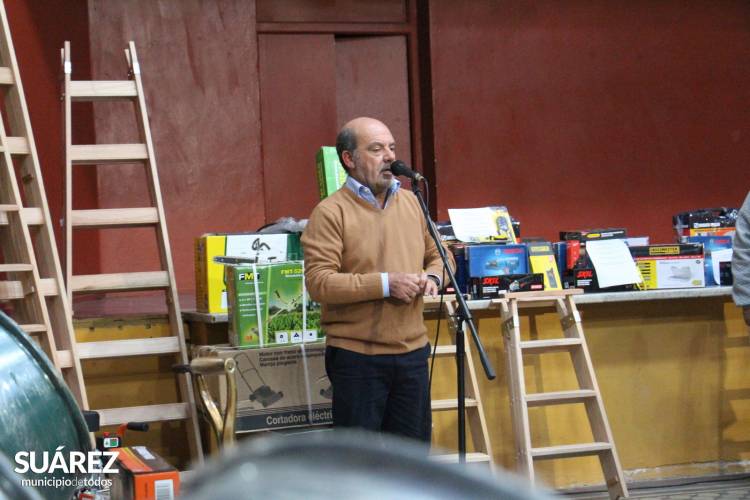 Más de 30 emprendedores recibieron maquinarias, herramientas y materiales para la emergencia social” 
