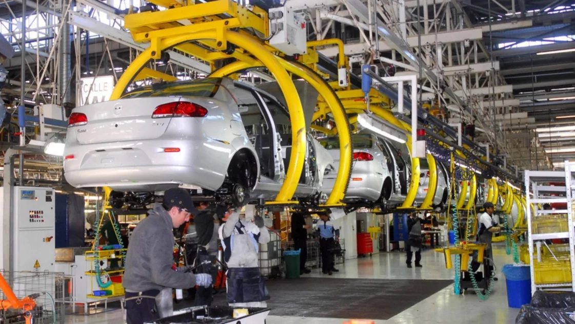 Pese a la crisis, la industria automotriz sigue sumando puestos de trabajo